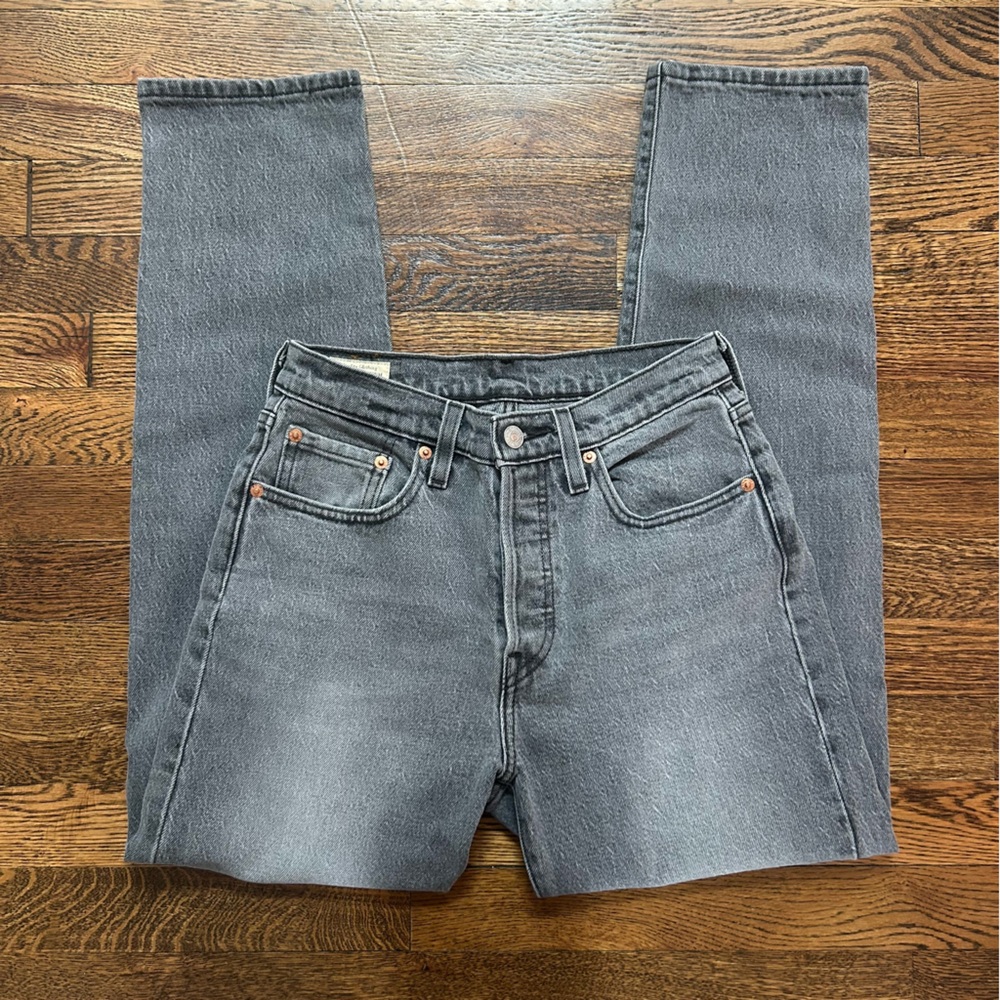 Levi's 501 Original Cropped Women's Straight Leg Jeans in Faded Gray